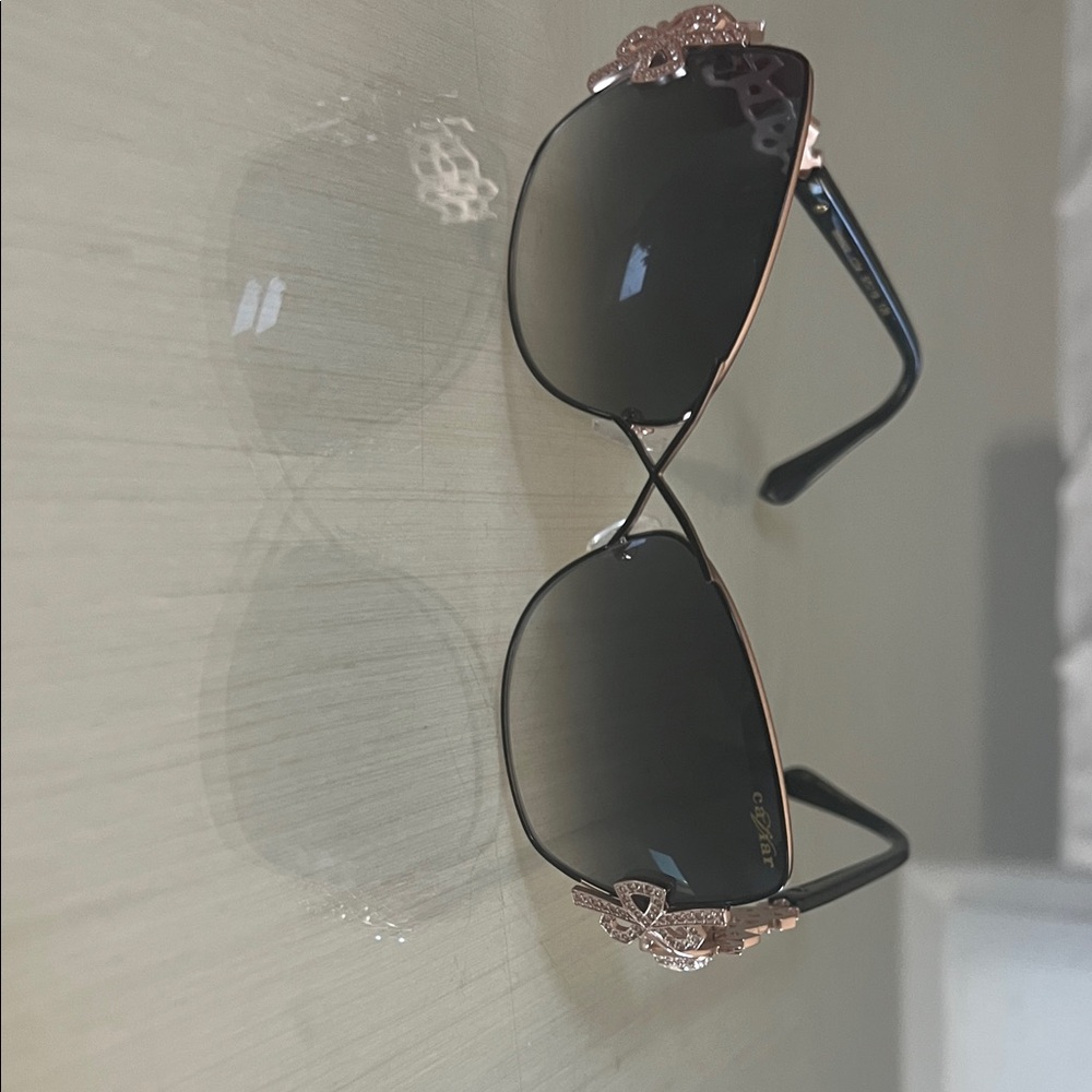 Caviar black Sunglasses with Gold Detailing - Picture 5 of 5